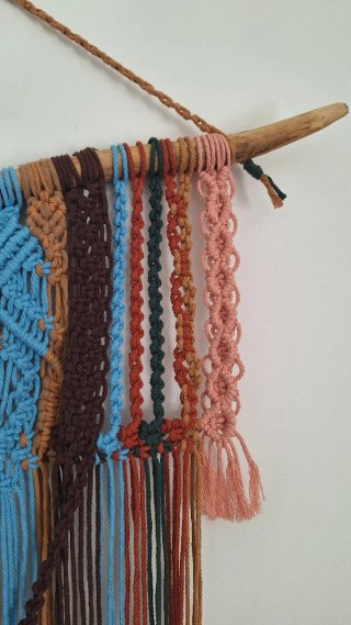Painel Macramé 'Mariana' em tronco madeira natural