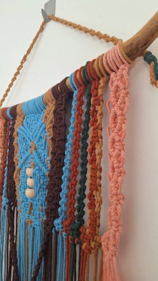 Painel Macramé 'Mariana' em tronco madeira natural
