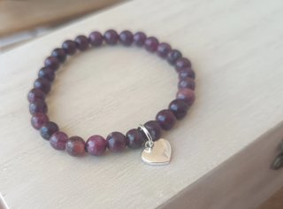 Pulsera piedras naturales y charm corazón. 6mm