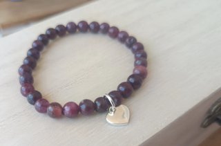 Pulsera piedras naturales y charm corazón. 6mm