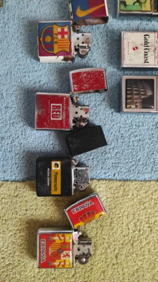Collezione di accendini vintage tipo Zippo
