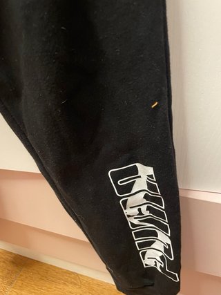 Conjunto Puma: Sudadera rosa M y pantalón negro S