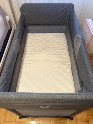 Cuna de viaje Bugaboo con su funda. Como nueva.
