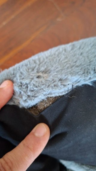 Lettino per cani nero e grigio