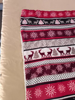 Mantita de invierno con renos y copos de nieve