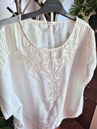 Blusa blanca de manga corta bordada Promod XL