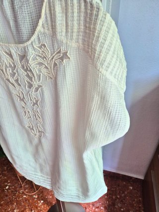 Blusa blanca de manga corta bordada Promod XL
