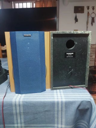 2 Altavoces Thomson Marrones y Azules