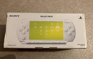 PSP 1000 Piano White Giapponese + 2 schede di memoria
