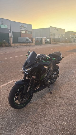 Kawasaki Z800 Negra y Verde  Apta para carnet A2