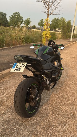 Kawasaki Z800 Negra y Verde  Apta para carnet A2