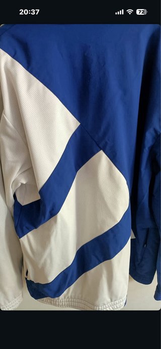 Chaqueta deportiva Adidas azul y blanca