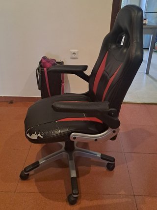 Silla Gamer Negra/Roja Desgastada