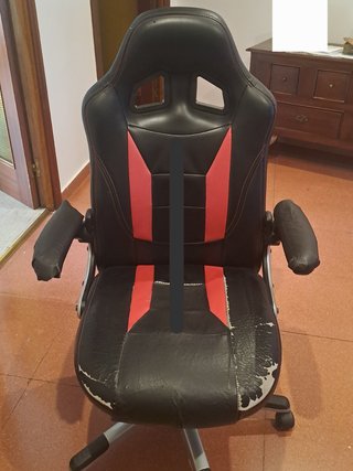 Silla Gamer Negra/Roja Desgastada