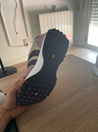 Zapatillas deportivas marrones y rosas