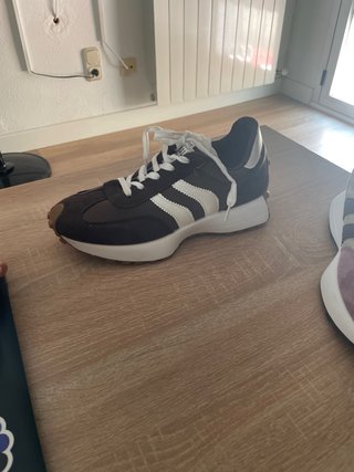 Zapatillas deportivas marrones y rosas