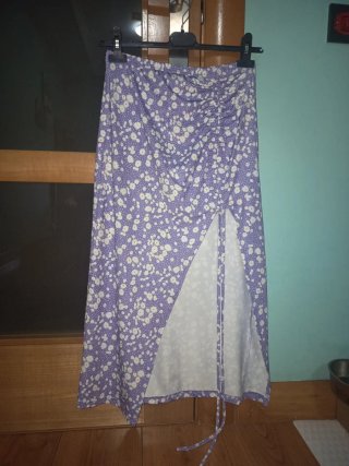 Falda Shein floral morada talla S