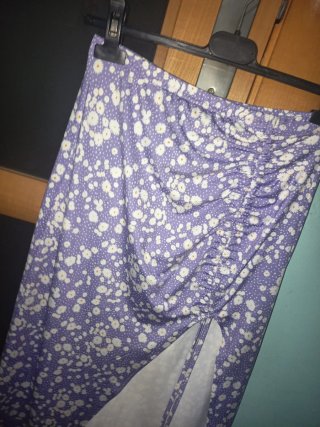 Falda Shein floral morada talla S