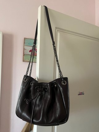 Bolso marrón Zara con cadena