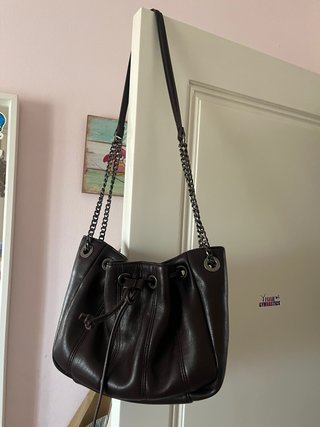 Bolso marrón Zara con cadena