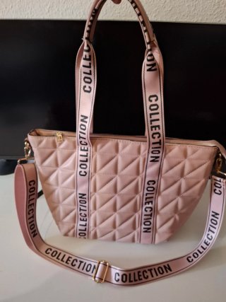 Bolso rosa acolchado con logo