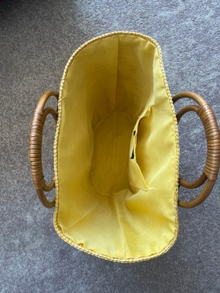 Bolso de playa de paja amarillo