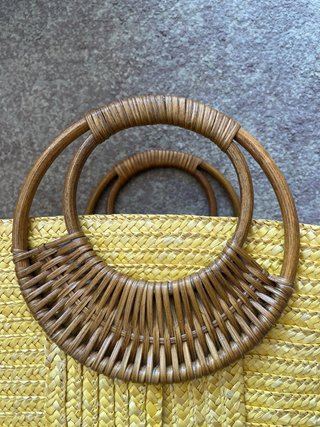 Bolso de playa de paja amarillo
