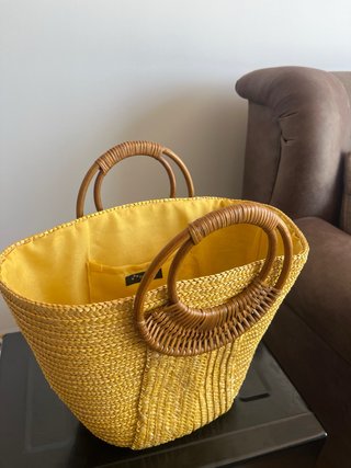Bolso de playa de paja amarillo