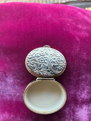 Pastillero vintage de colección con porcelana azul