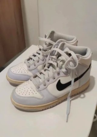 Nike Dunk High grises y blancas