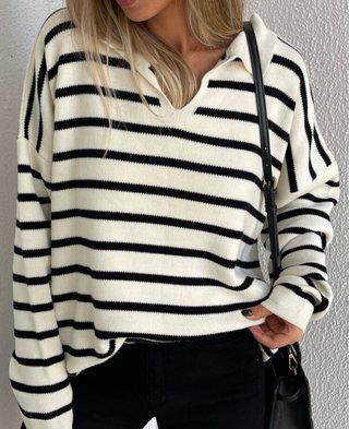 Jersey rayas blanco y negro cuello polo