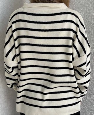 Jersey rayas blanco y negro cuello polo