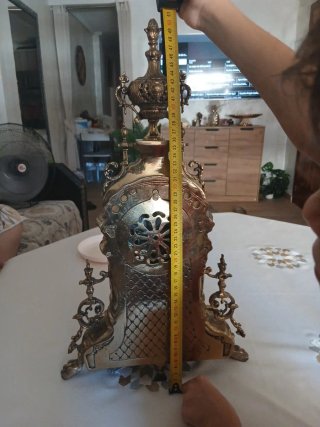 Reloj de sobremesa de bronce antiguo