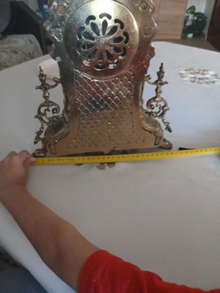 Reloj de sobremesa de bronce antiguo