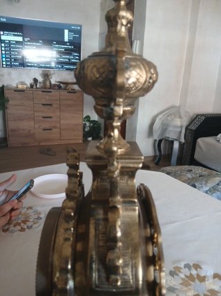 Reloj de sobremesa de bronce antiguo