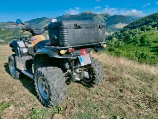 Quad GOES 4x4 Negro y naranja.