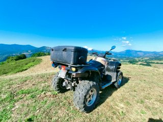 Quad GOES 4x4 Negro y naranja.