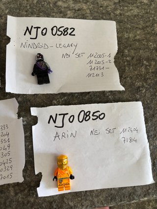 Lotto 16 Minifigure Lego Ninjago