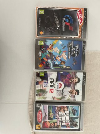 Lote 4 Giochi PSP: Gran Turismo, FIFA, GTA, Phinea