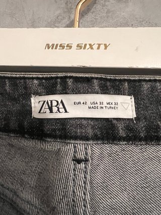 Jeans Zara neri effetto destroyed