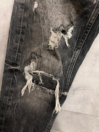 Jeans Zara neri effetto destroyed