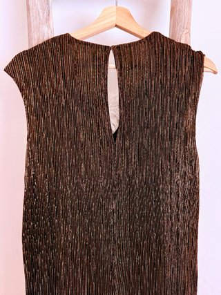 Elegante vestido fiesta marrón dorado