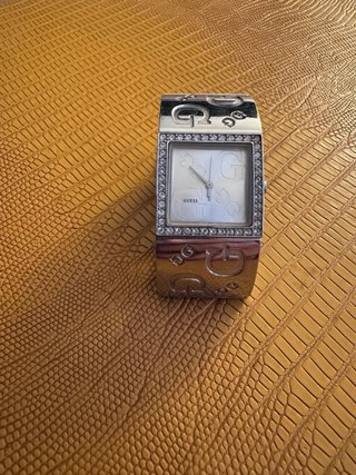 Reloj Guess Dorado y Plateado
