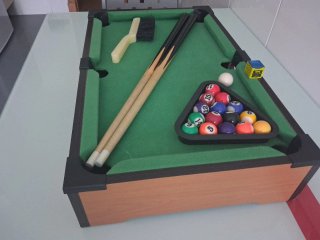 Mini mesa de billar con accesorios
