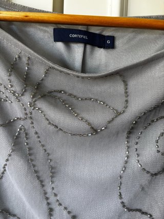 Top gris bordado