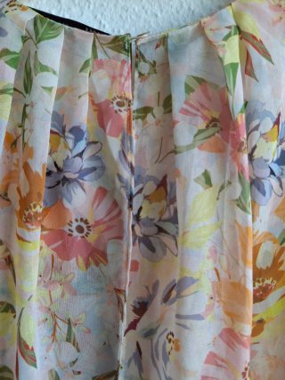 Blusa capa Zara floral. Talla S