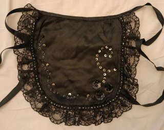 Camisa y delantal de niña para traje regional.