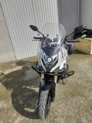 Moto deportiva negra 2993km
