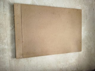 Mesa de madera marrón