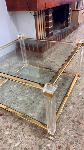 Mesa auxiliar vintage años 70 cristal y dorado.